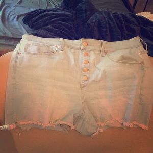 Light wash white fable shorts size 16
